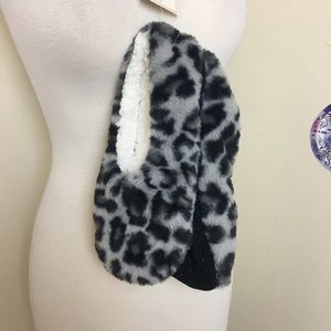 🎈Sale 🎈2 for $10 NWT snow leopard travel vacation slippers soft warm 8-10